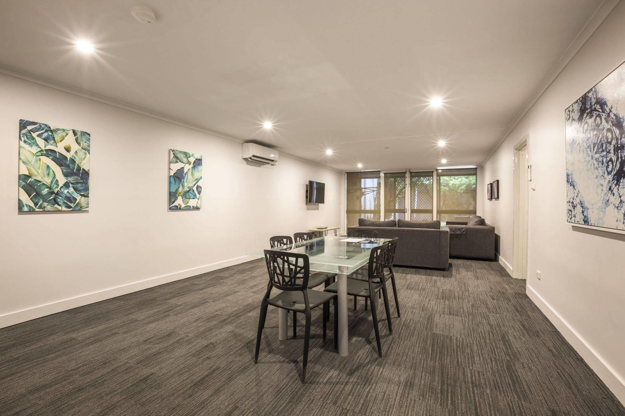 Nightcap at Coolaroo Hotel Buitenkant foto